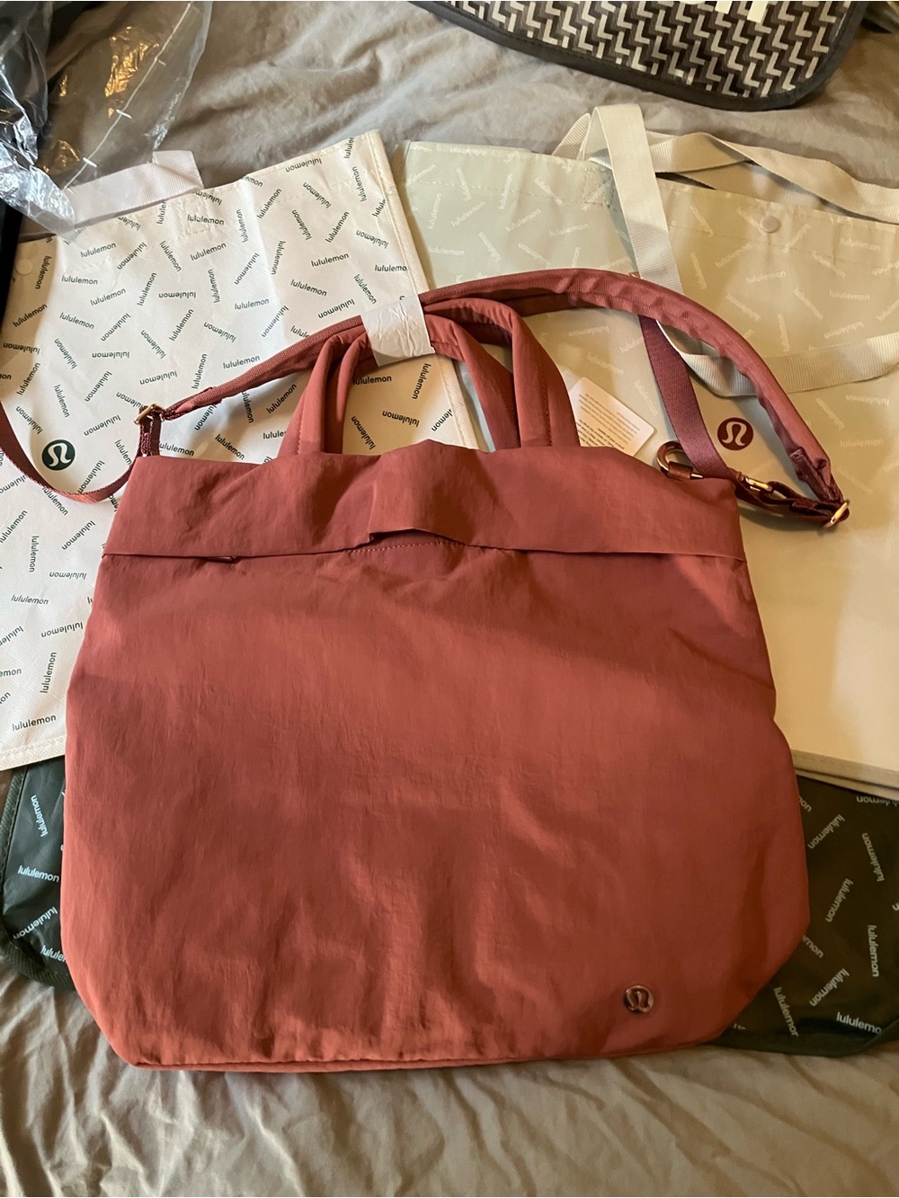 NWT Lululemon On My Level Tote, 20 Liter, Dusk/Rose Gold